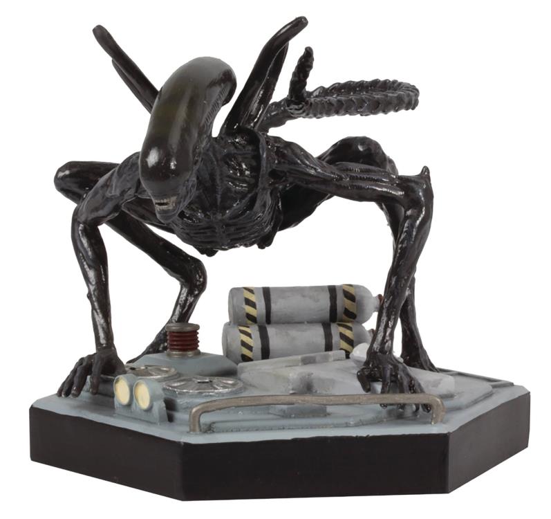 The Alien And Predator Figurine Collection Covenant Xenomorph - The Comic Warehouse