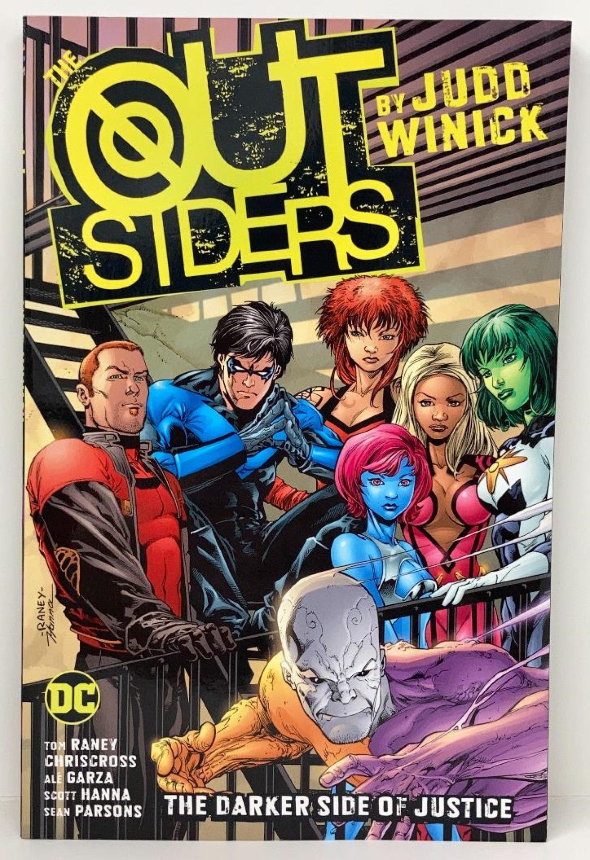 Outsiders : The Darker Side Of Justice - The Comic Warehouse