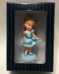 Disney Showcase: Cinderella Figurine (4039619) - Comic Warehouse